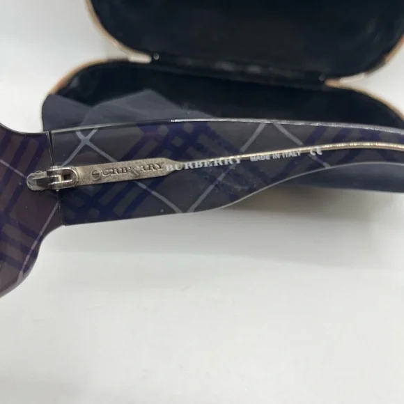 Authentic Burberry Sunglasses with Case & Cloth - Picture 5 of 8